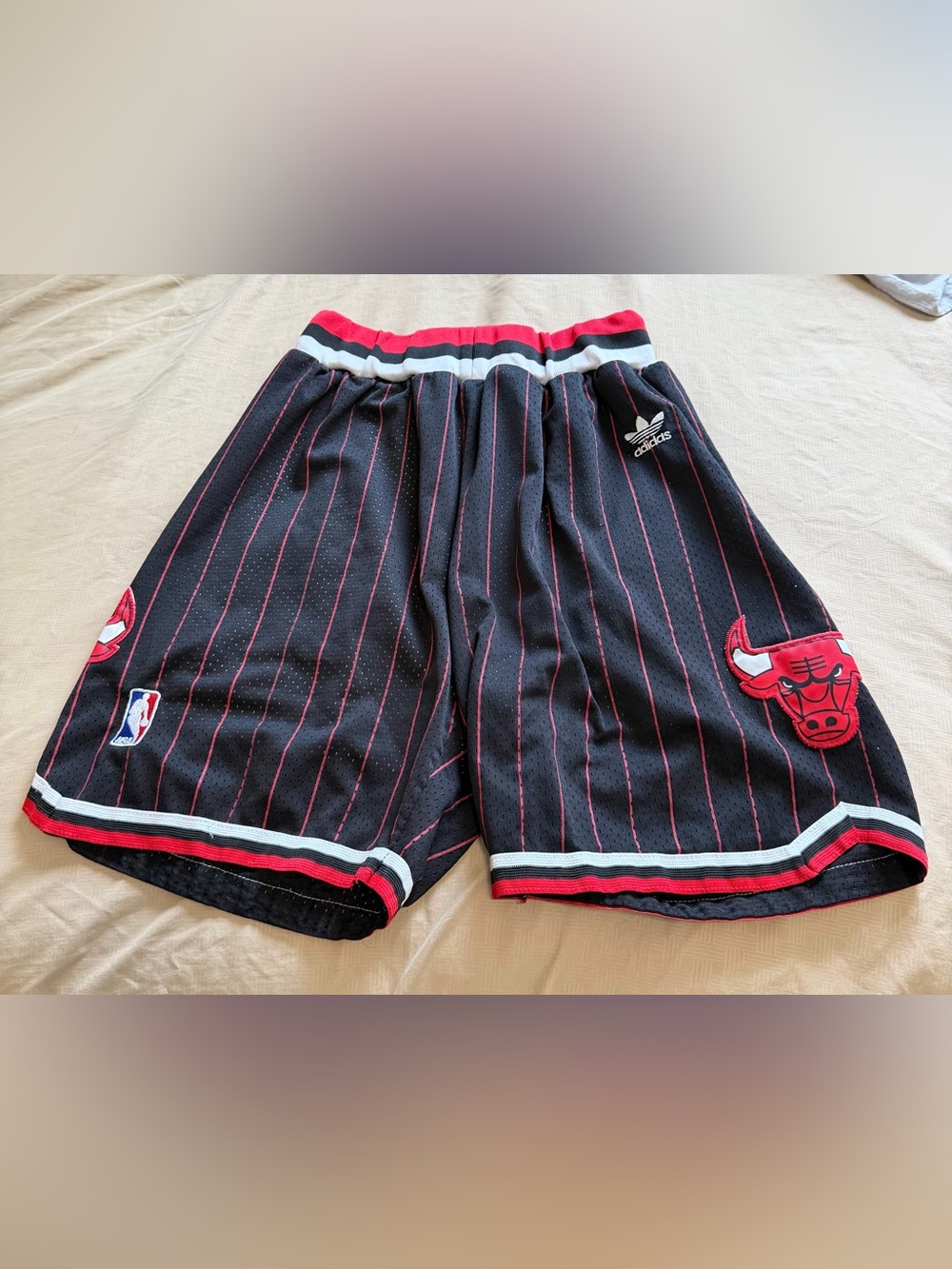 Men’s Adidas Chicago Bulls Shorts Size Small